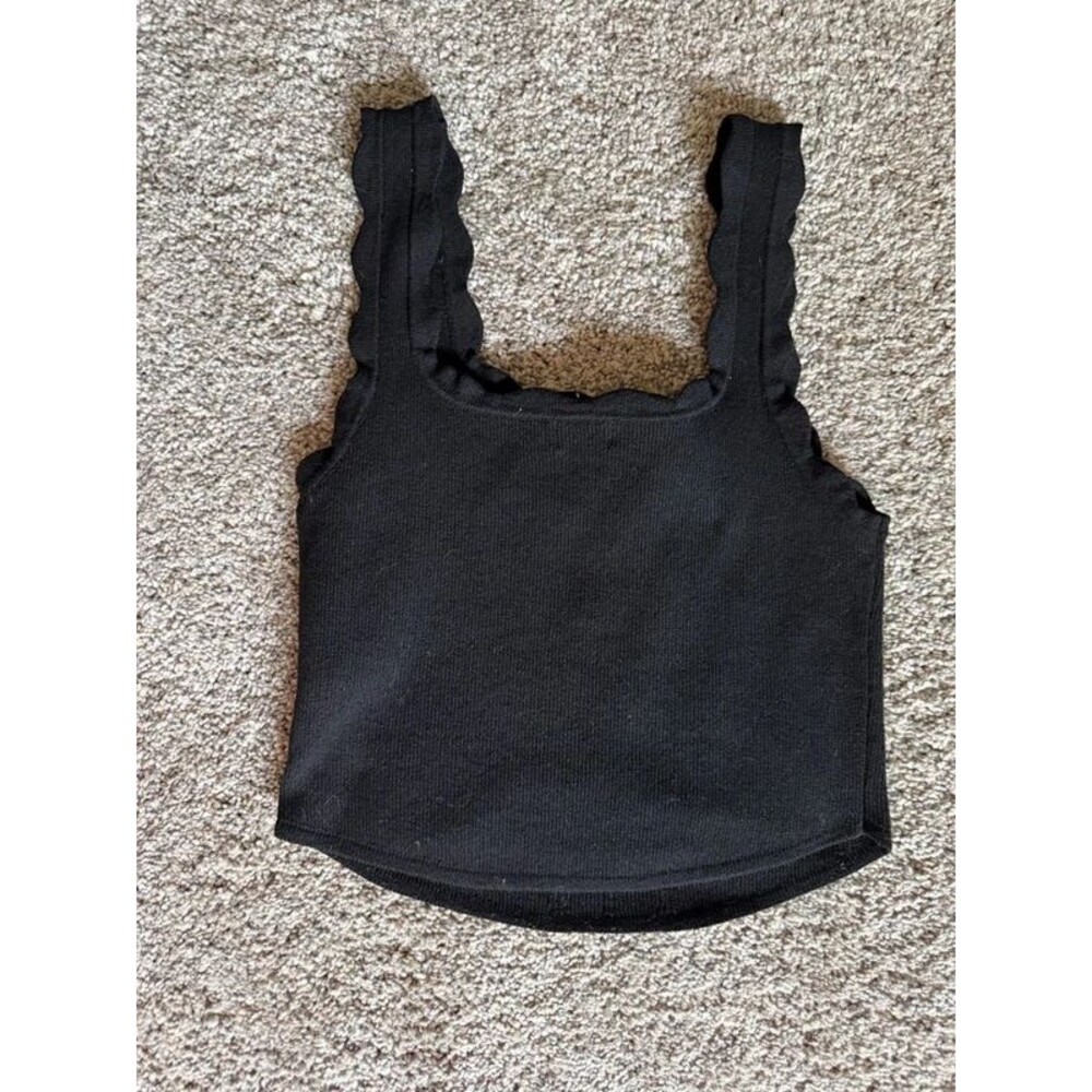 Black Scalloped Strap Ribbed Tank - Picture 2 of 4